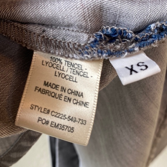 bella dahl Long Sleeve Button Down Grey Distressed Shirt Size XS - Picture 15 of 16